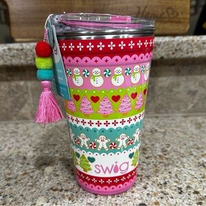 NWT Swig Life Holiday Tumbler “Cookie Jar” print with Pom Pom Charm, 24 Oz.